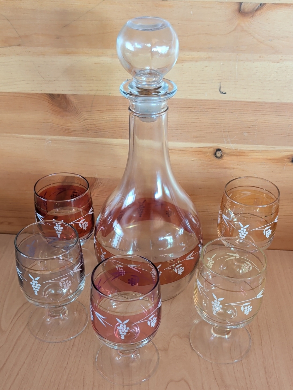 5 pcs. VTG. Fidenza Italy, Decanter Set. Cranberry Red Glass, Grapes Design.